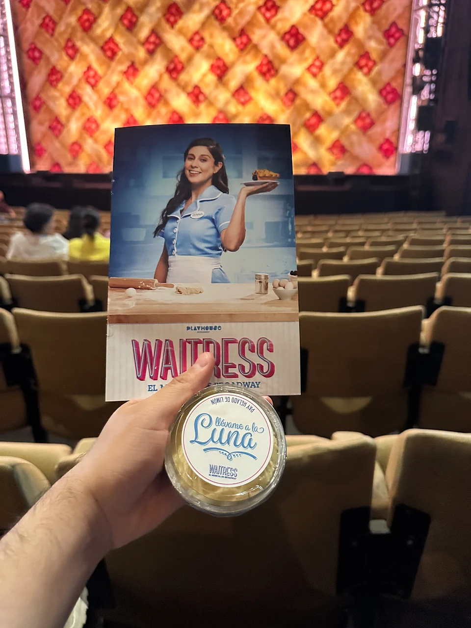 Foto de Waitress compartida por @musicj20